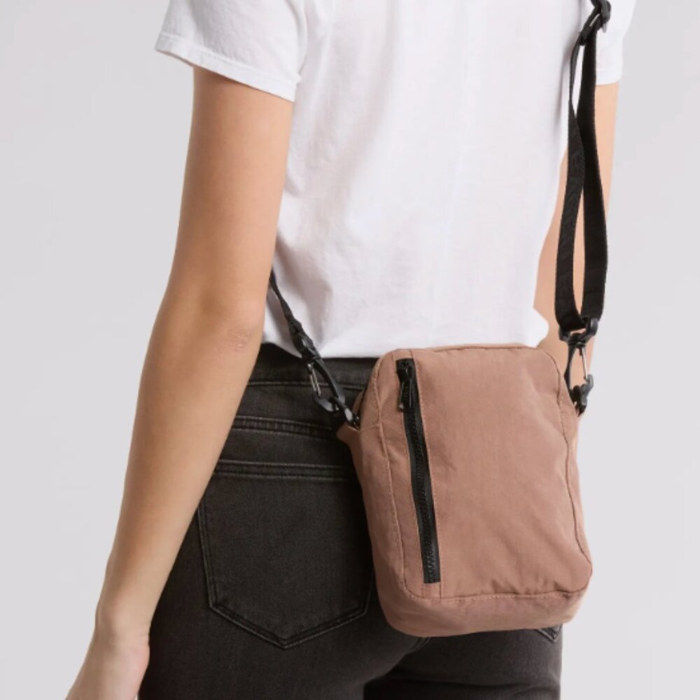 BAGGU Sport Crossbody - Picture 4 of 4